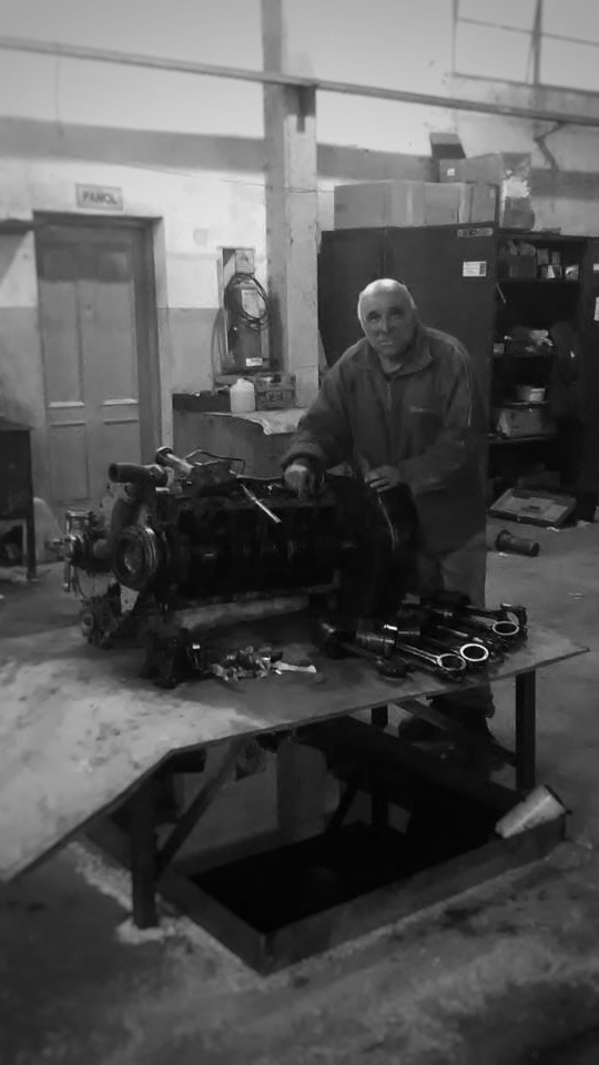 Reparación integral de motor en taller